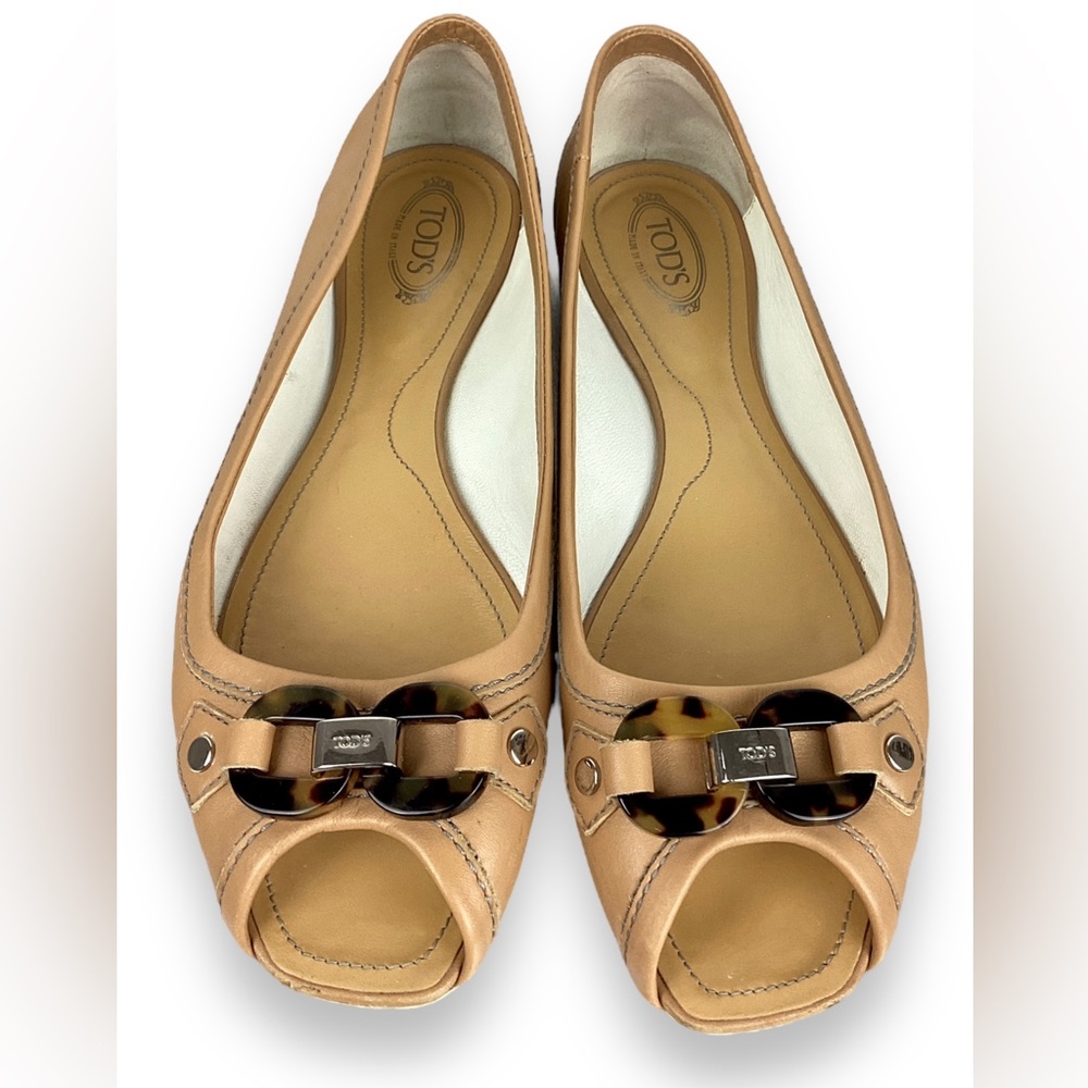 Tod's Tan Leather Flats with Tortoise Buckle